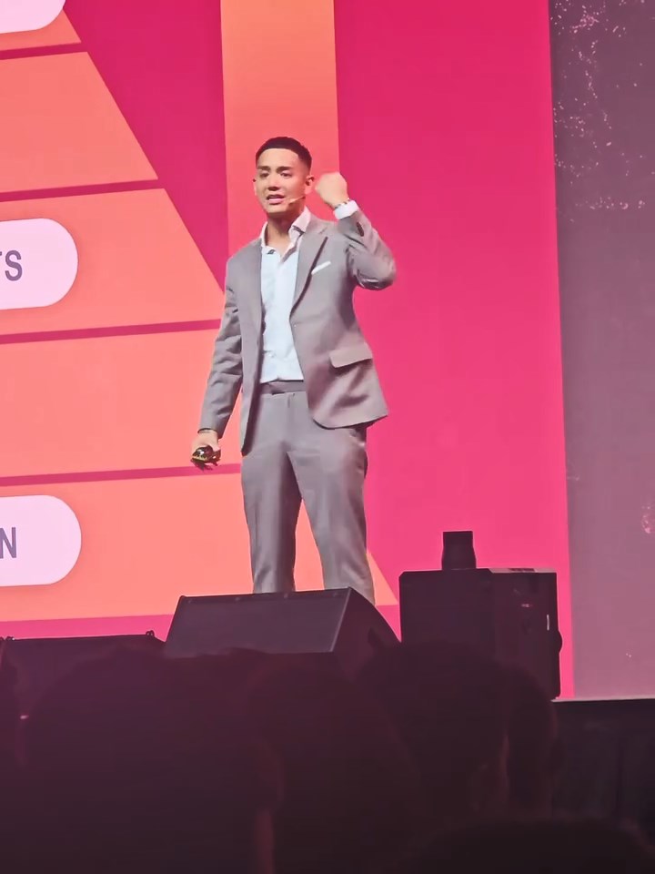 活動規模盛大,有超過三千名觀眾出席聆聽施雋賢演講。