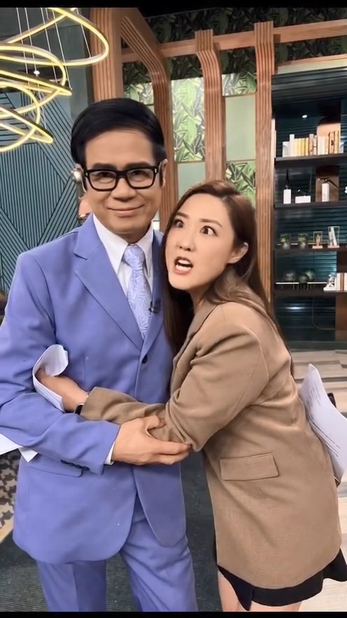 但下一秒，林秀怡神情突變。
