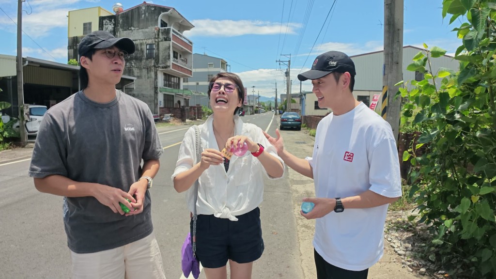 主持江美儀、吳業坤與張振朗三人出發前往台灣台南,準備搜尋地道銅板美食。