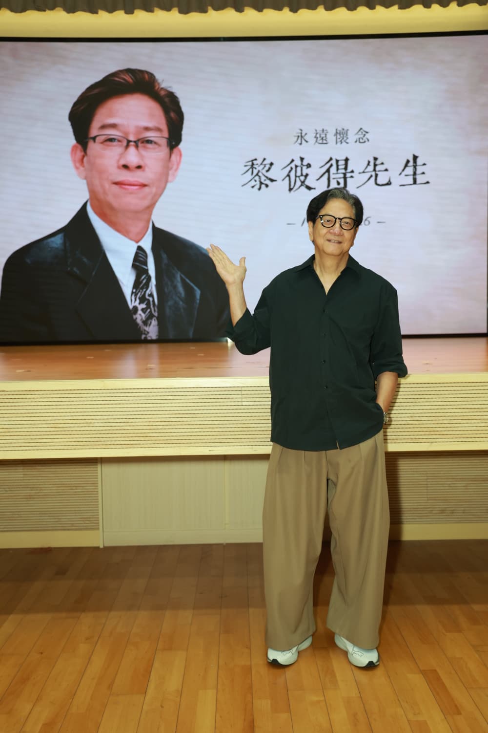 陳友現身追思會。