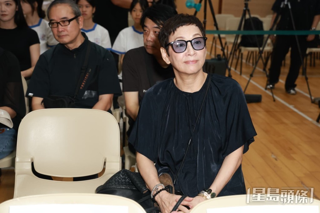 余安安到場送別好友。