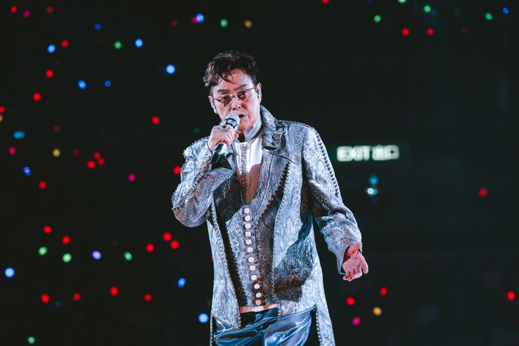 校長譚詠麟的「情不變篇」演唱會於9月18日正式開鑼。