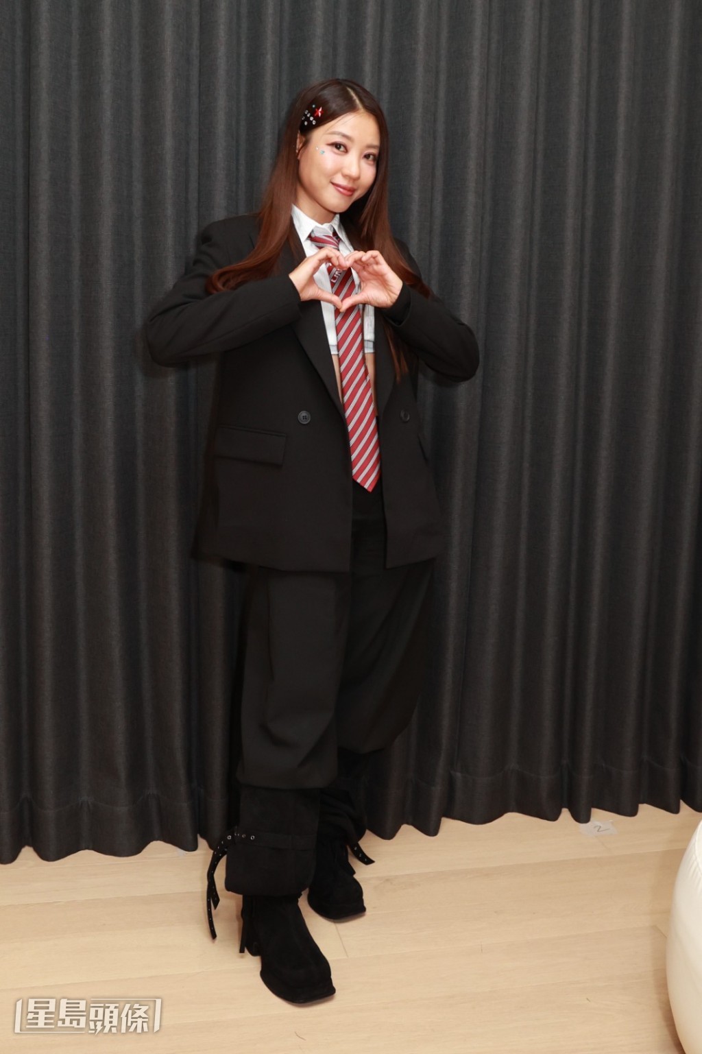 芯駖闡釋《PERSONA》概念:人在不同場合會戴著不同的「面具」。