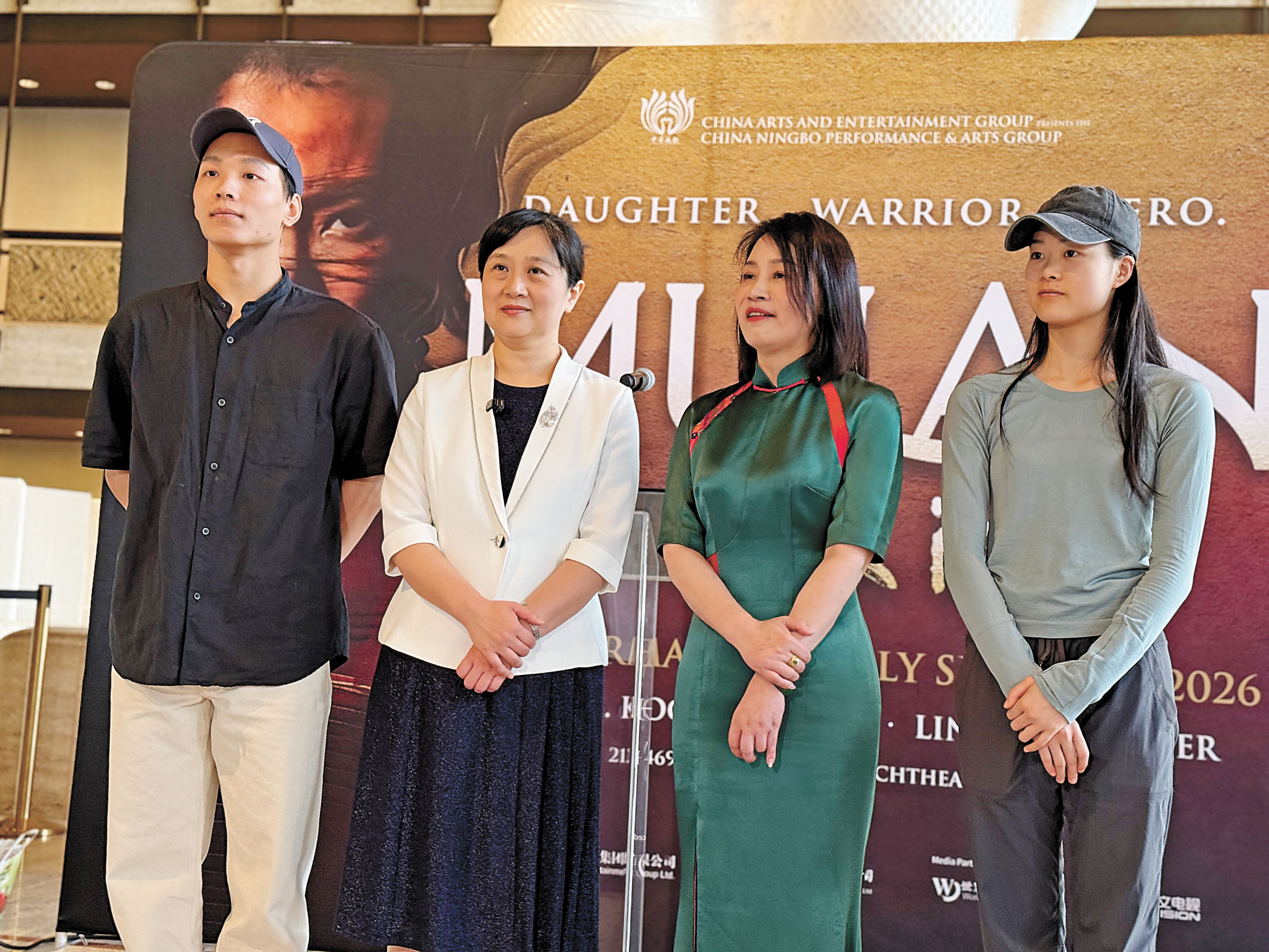 主創團隊19日受訪。