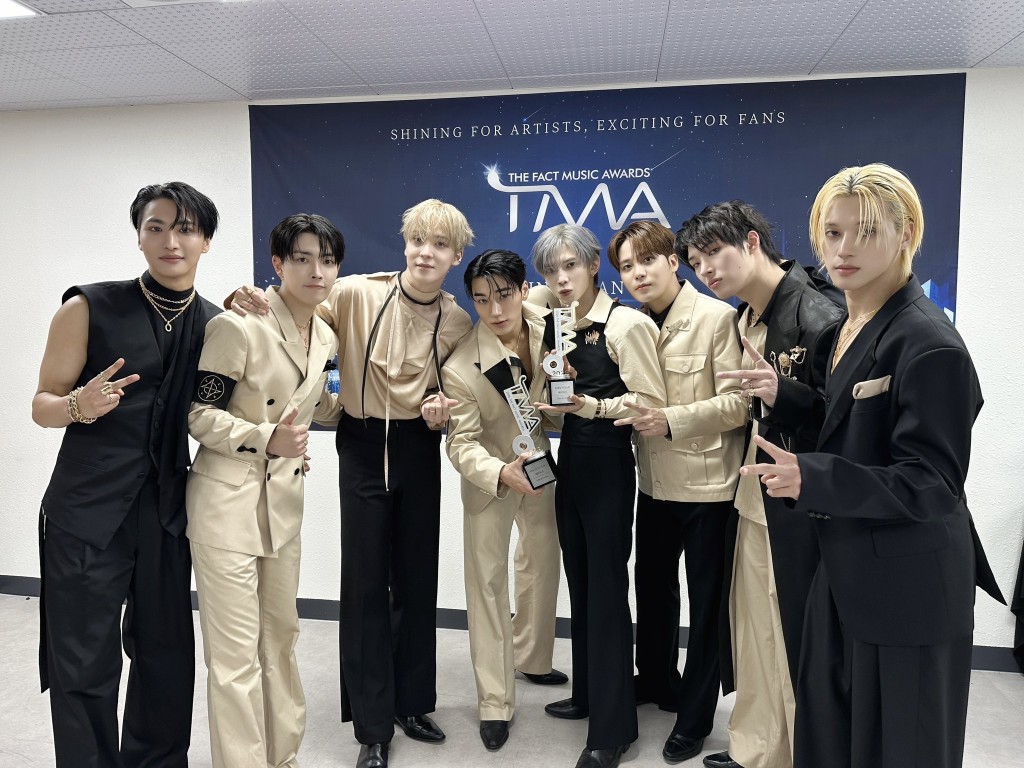 ATEEZ在頒獎禮上摘下年度Icon及年度藝人獎。