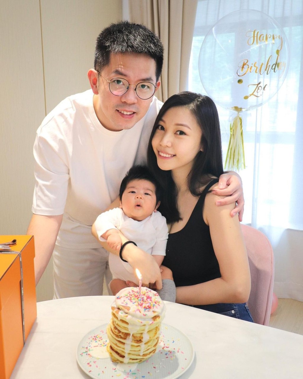 薛家燕的兒子一家三口生活幸福。