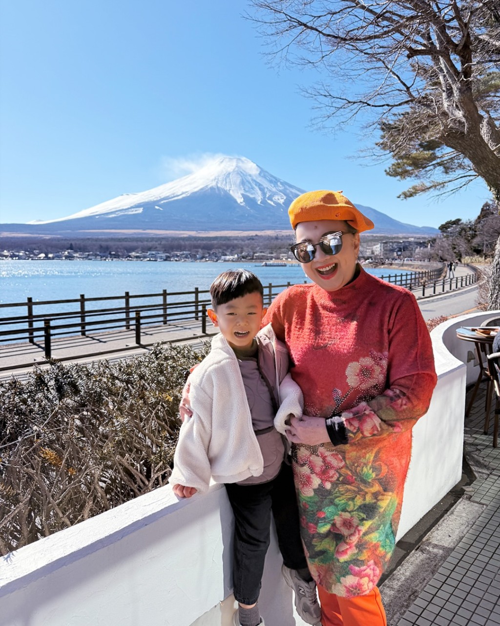薛家燕曾帶同孫仔到日本旅行,共享天倫。