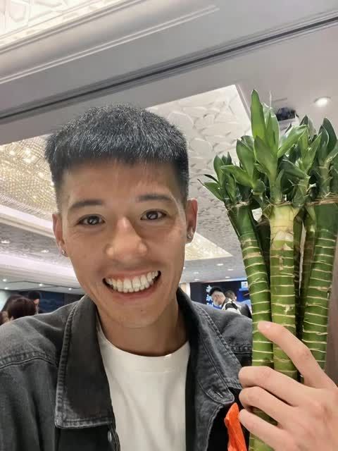 劉梓堅被網民形容為木村拓哉與洪嘉豪的混合體。