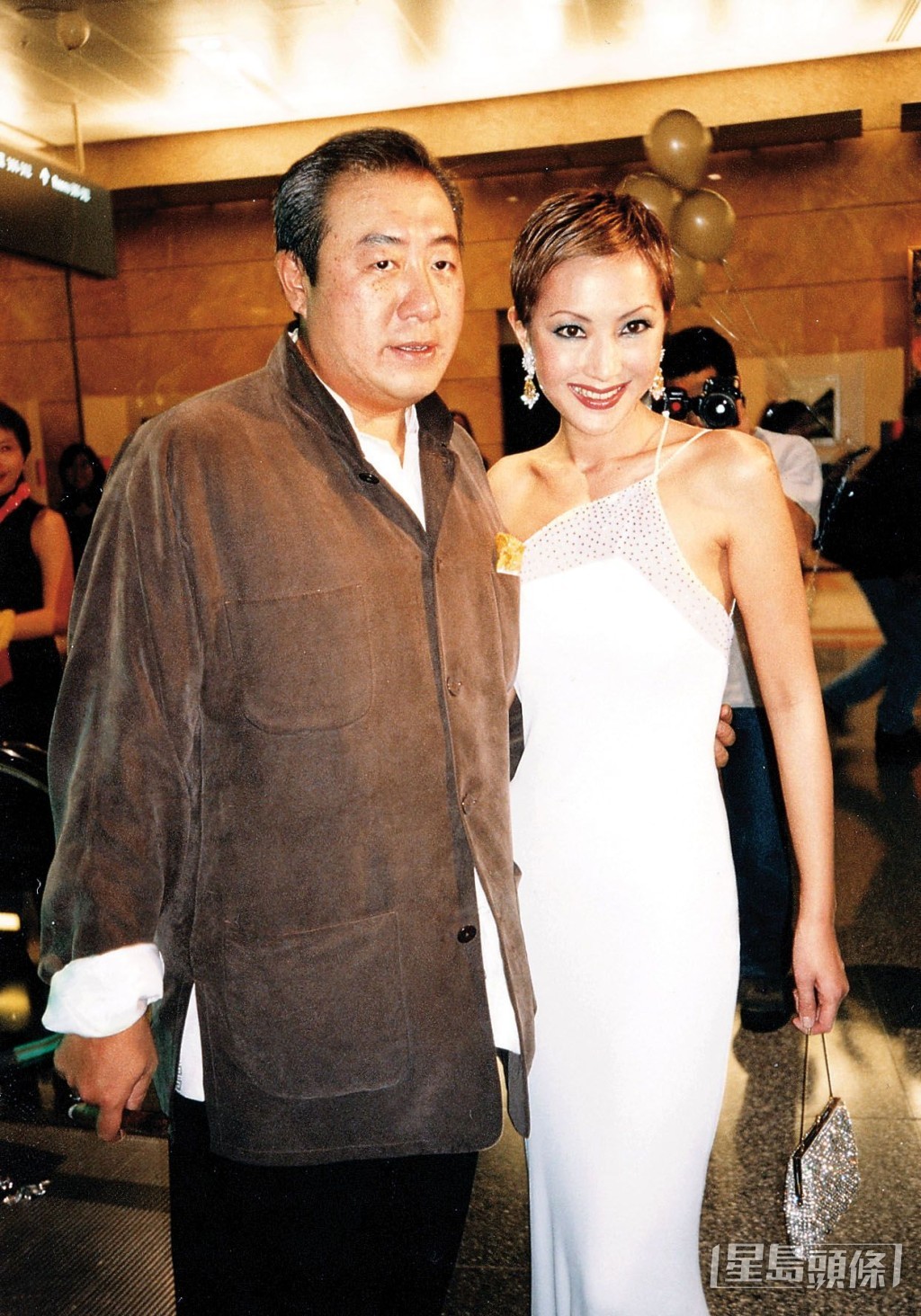 薛芷倫與富商馬清偉的婚姻於2003年破裂。