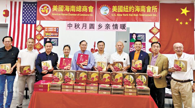 多位出席20日活動人士向大家送上節日的祝福。 張之銘攝