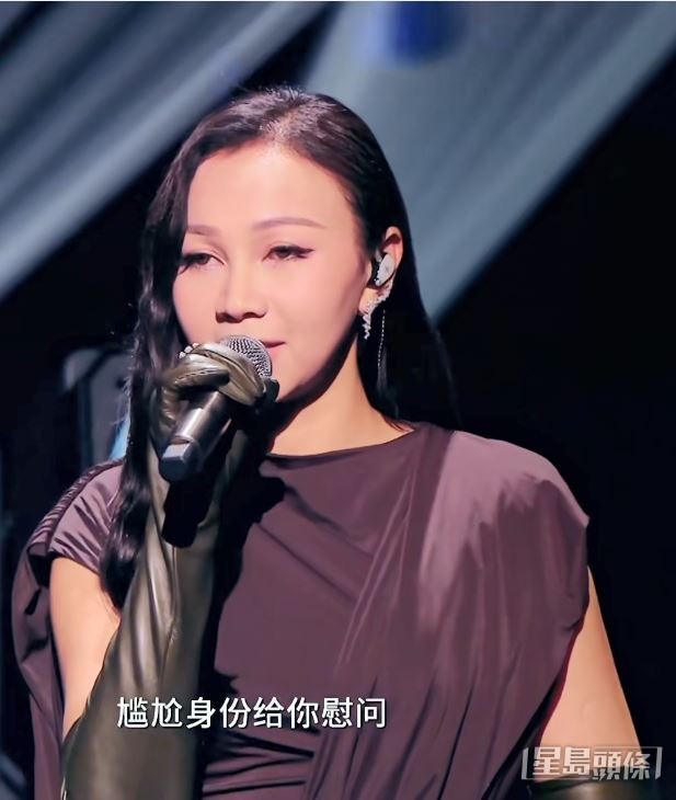 AGA親自獻唱其代表作《孤雛》。
