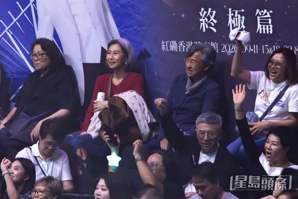 林子祥和葉蒨文夫婦在台下欣賞得十分投入。