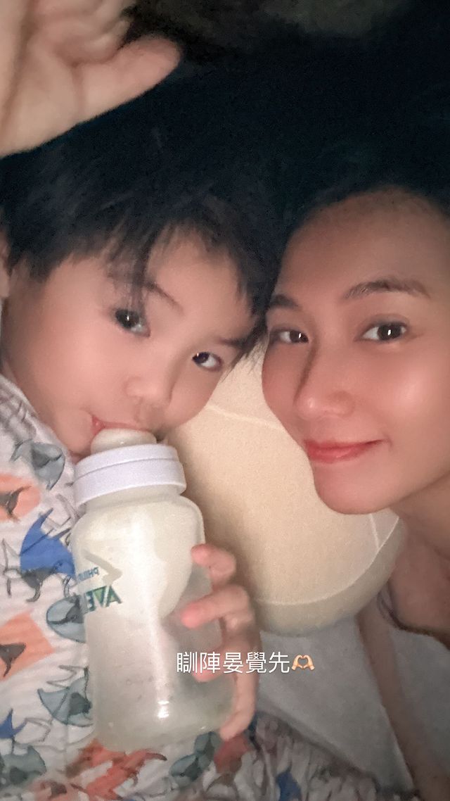 莊韻澄上傳與兒子的合照。