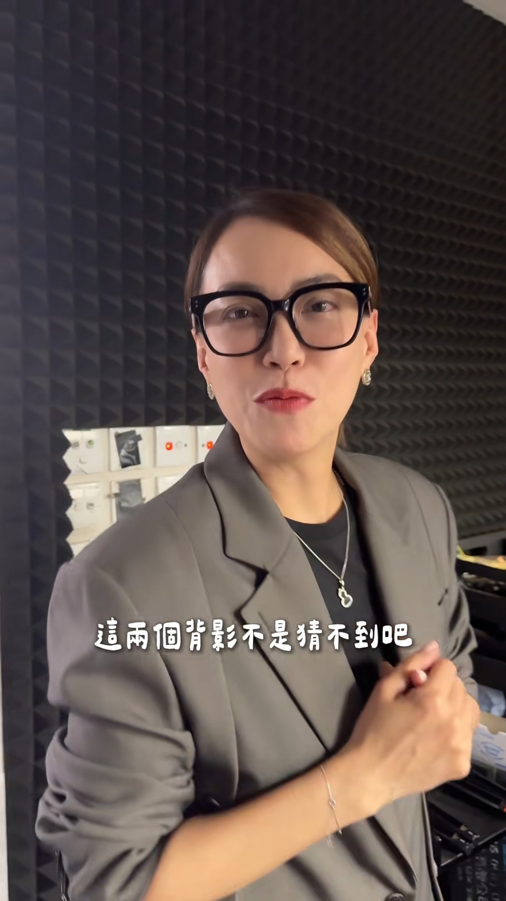 霍汶希(Mani)拍攝短片直擊阿Sa蔡卓妍婚後的生活狀況。