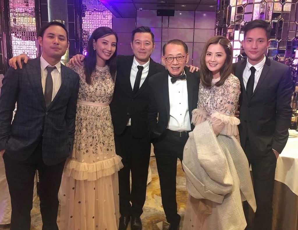 阿Sa(右二)與石恆聰(右一)拍拖六年,最終因婚姻問題上未達共識而分手。
