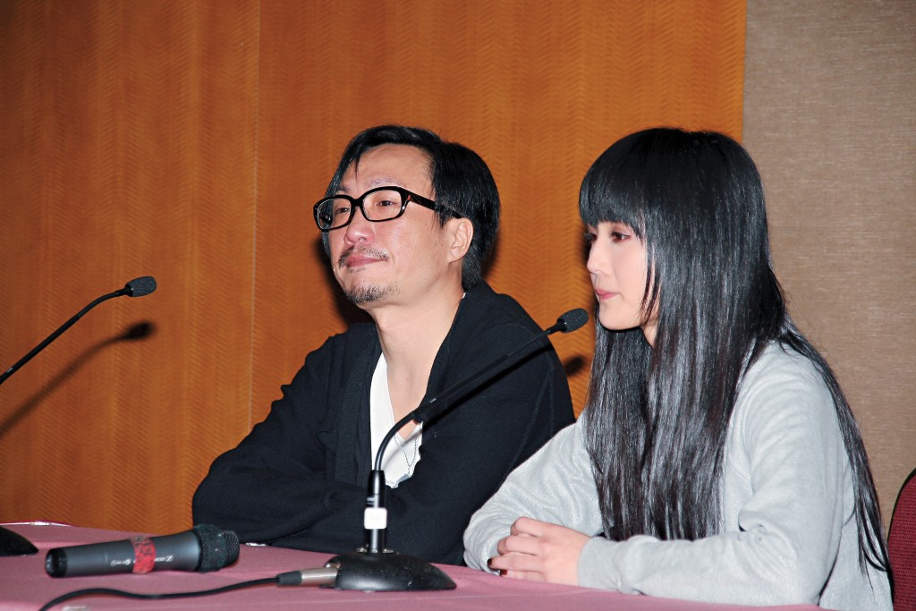 阿Sa與鄭中基曾有過一段秘密婚姻,但最後被逼公開時,卻已離婚收場。