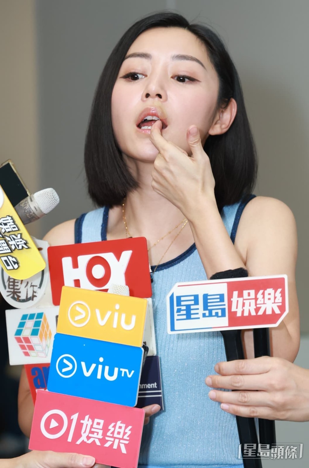 衛詩雅憶述，因拍攝意外導致嘴唇需要縫合超過50針。