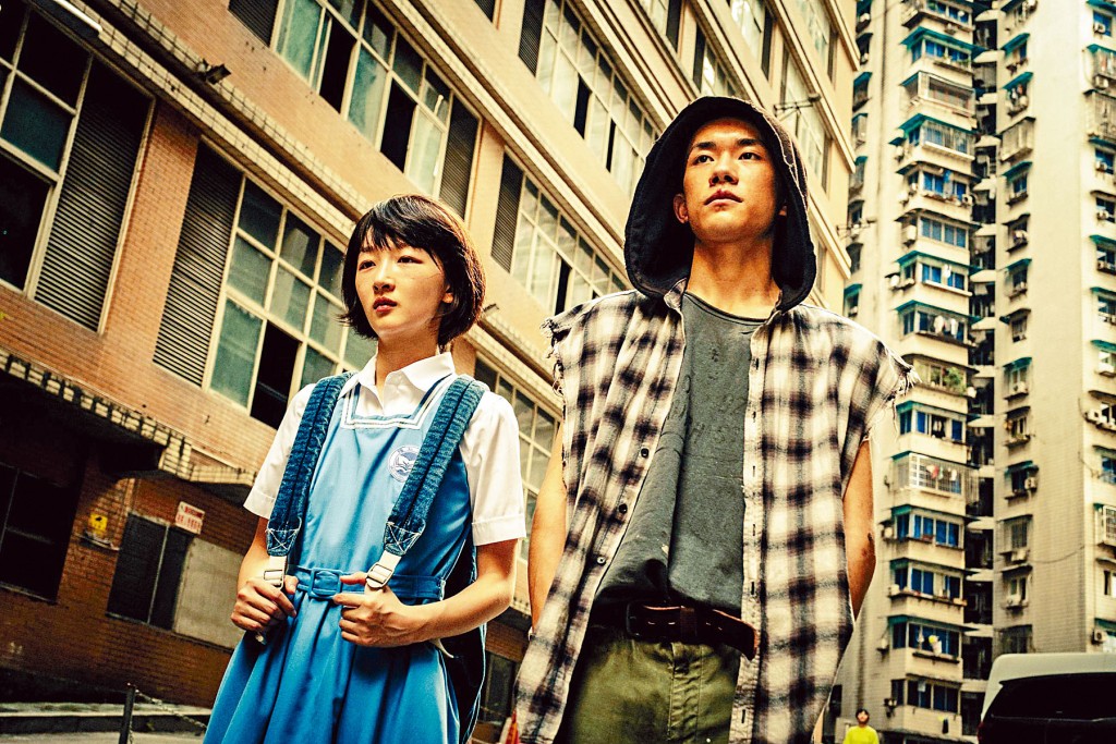 《少年的你》由新生代演員易烊千璽及周冬雨主演。