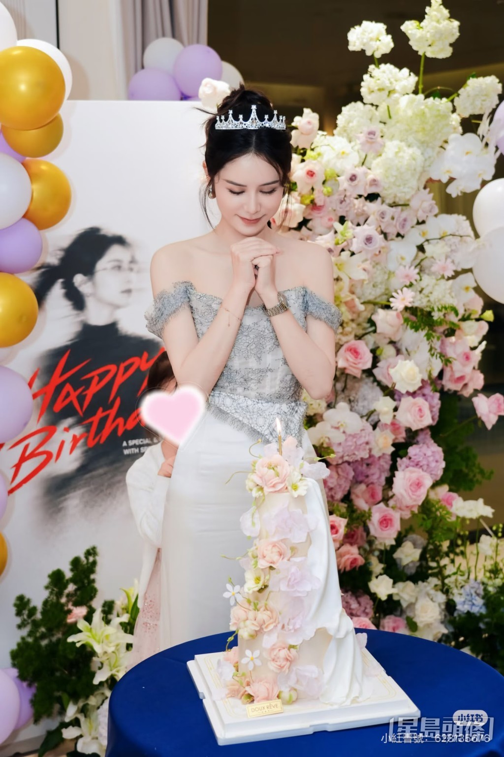 張馨月對著生日蛋糕誠心許願。