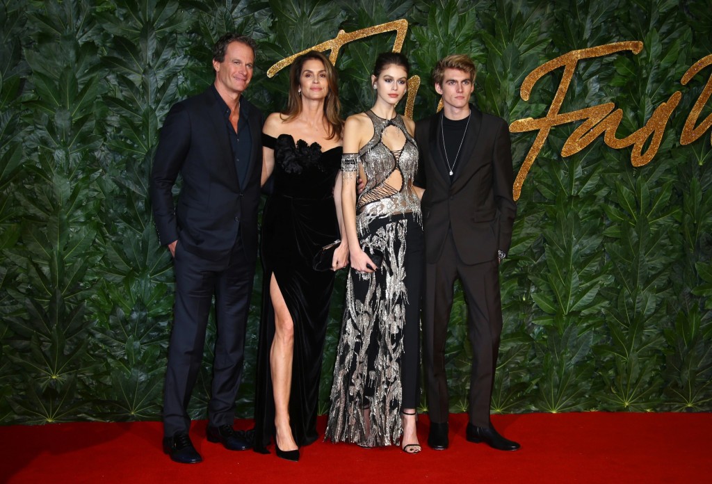 超模仙蒂歌羅馥的長子Presley Gerber,於戒毒中心內離世,終年27歲。