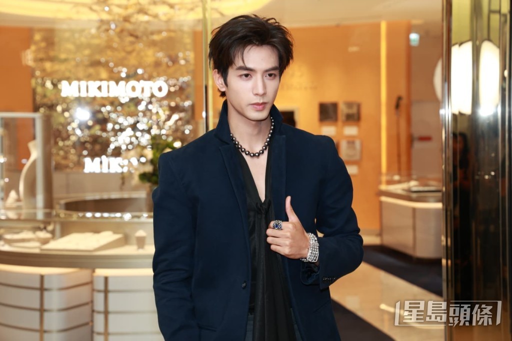 宋威龍展現型男風采。