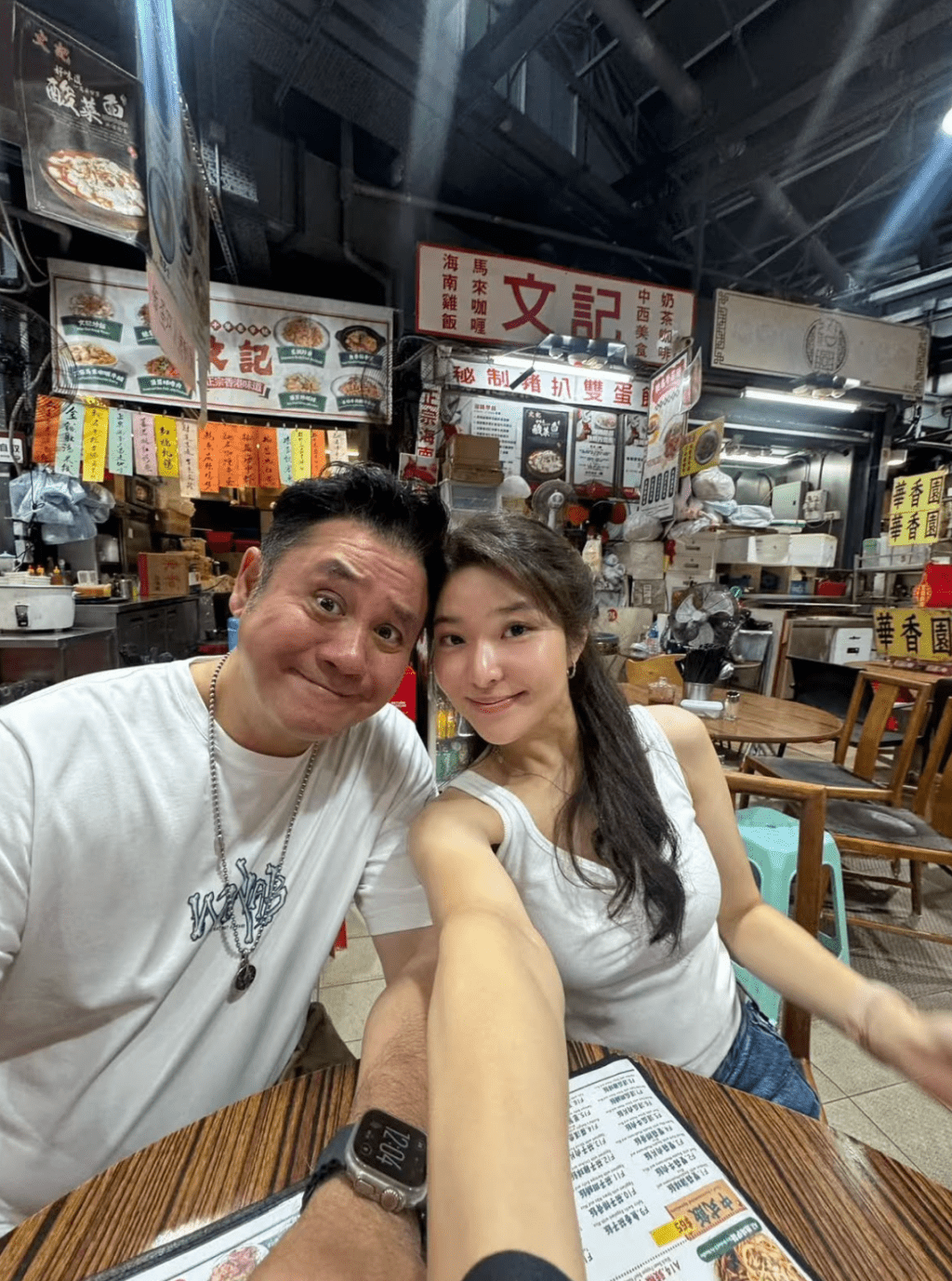 兩人以「回味過去」為主題，介紹許紹雄昔日喜愛的美食地點。