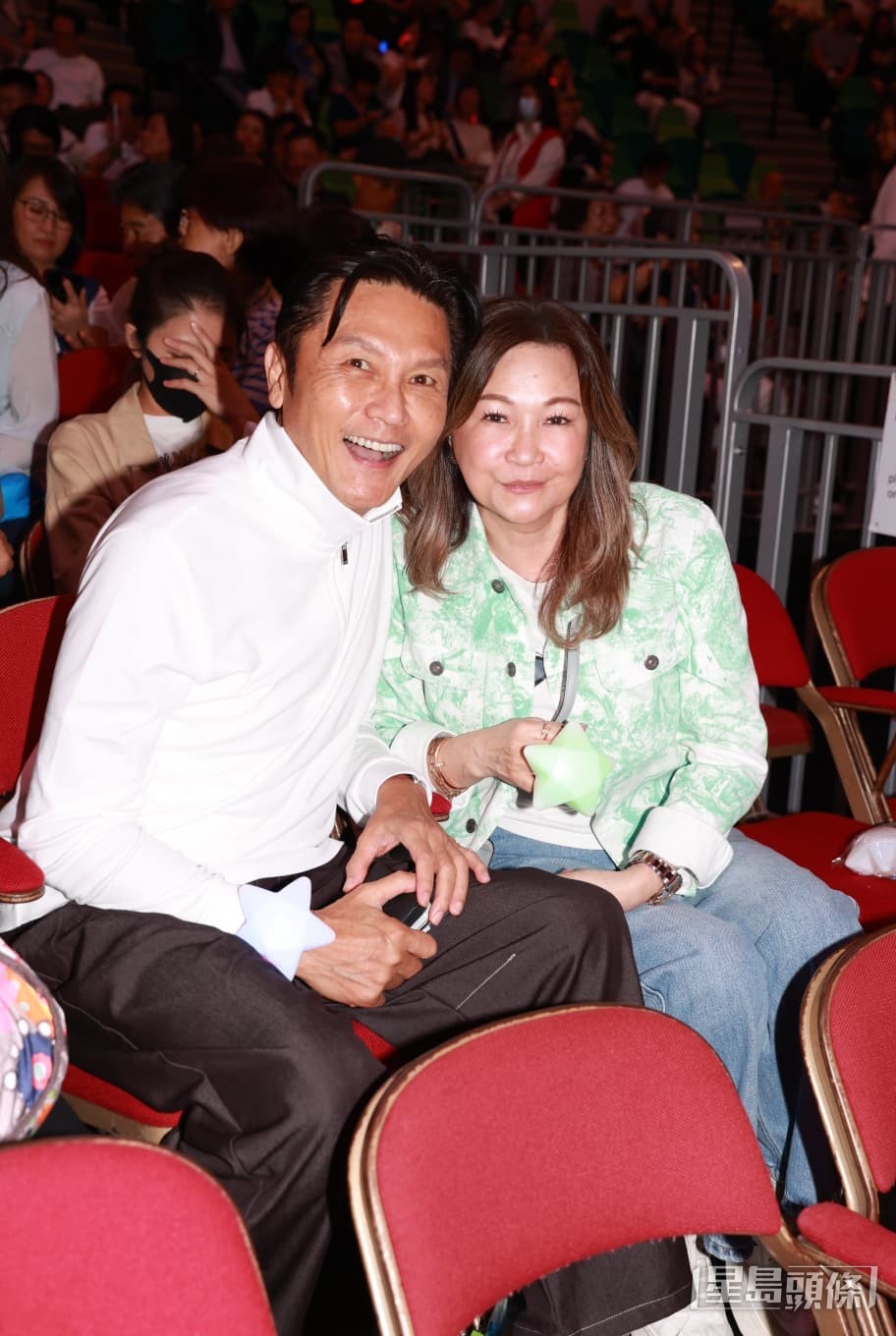 關禮傑夫婦結伴到場支持。