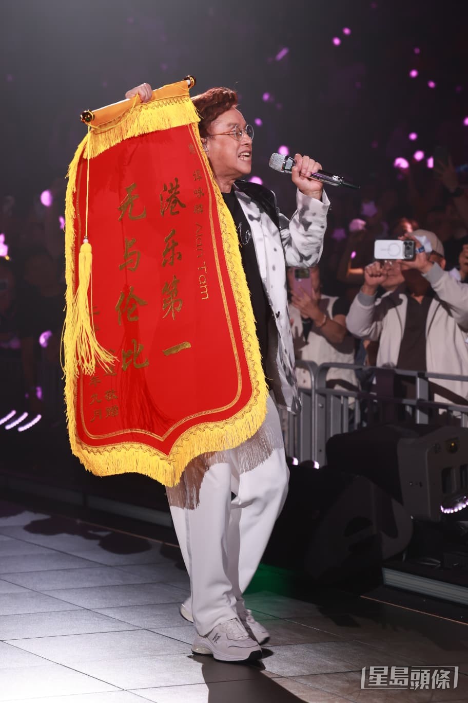 歌迷大讚阿倫是樂壇第一人。