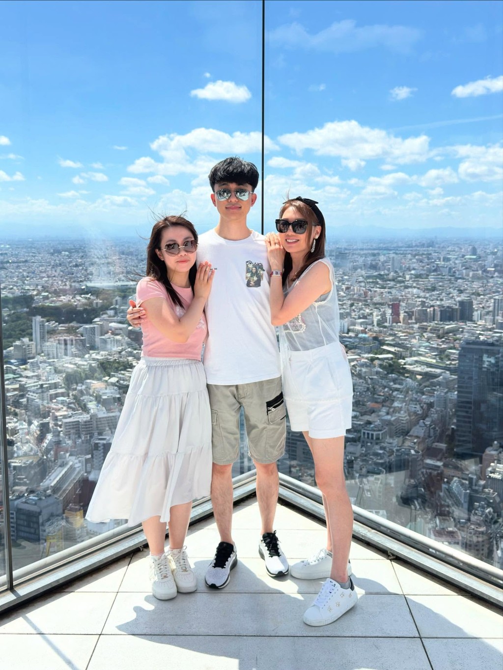 郭可盈大姊與家人一同旅行。
