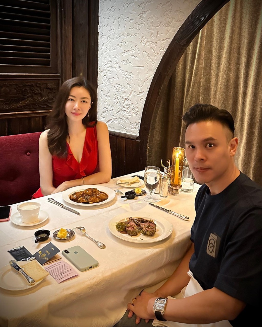 熊黛林婚姻生活幸福。