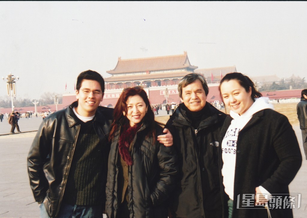 何東家族成員、李小龍胞兄李忠琛與張瑪莉育有一對子女，二人於1995年離婚。