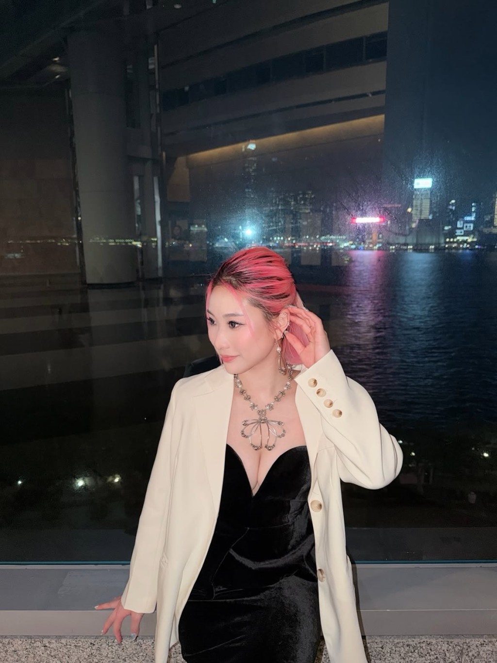 沈曉榆的典禮造型令人眼前一亮。