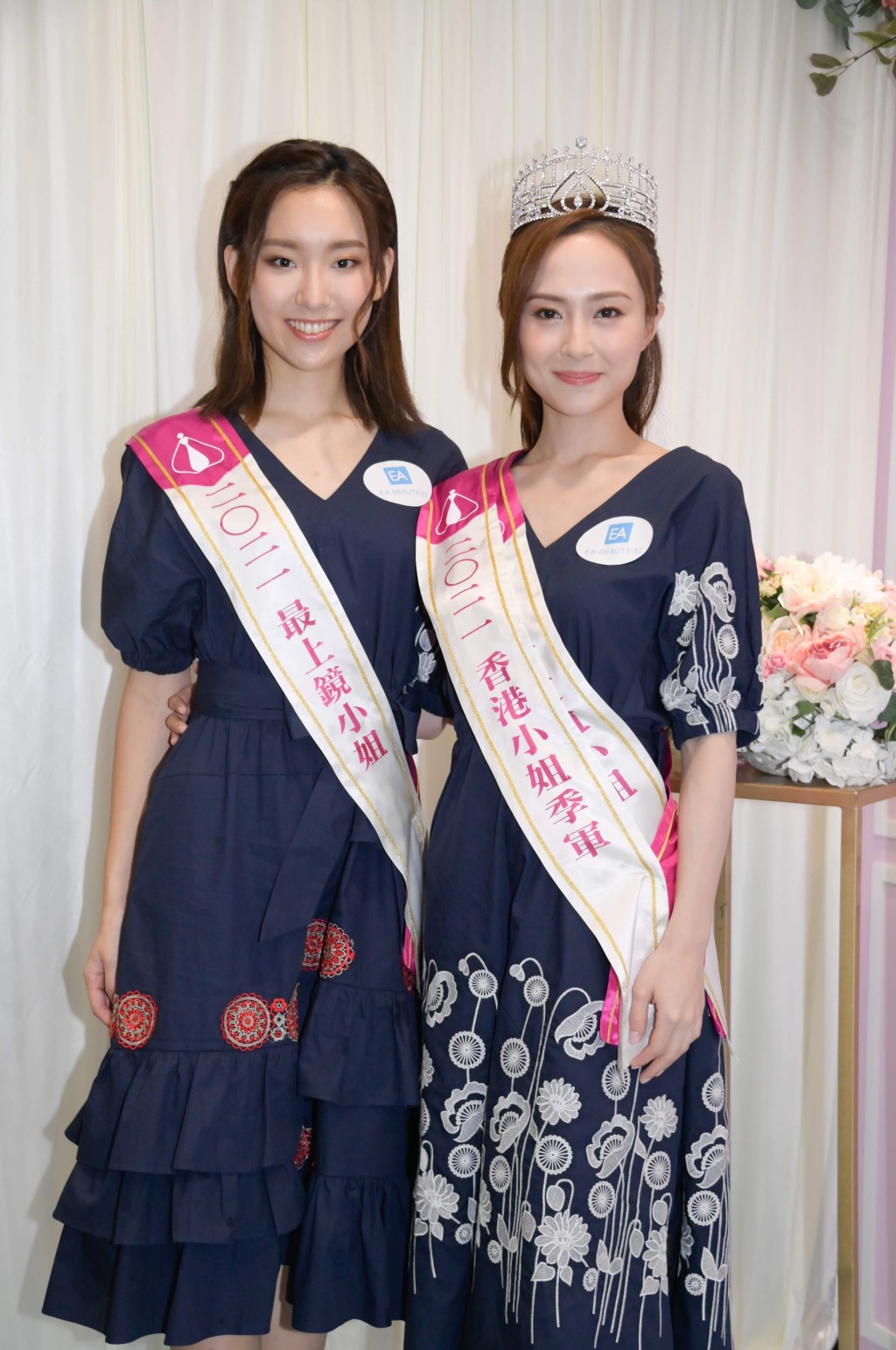 楊培琳(左)於2021年港姐競選中獲選為「最上鏡小姐」。