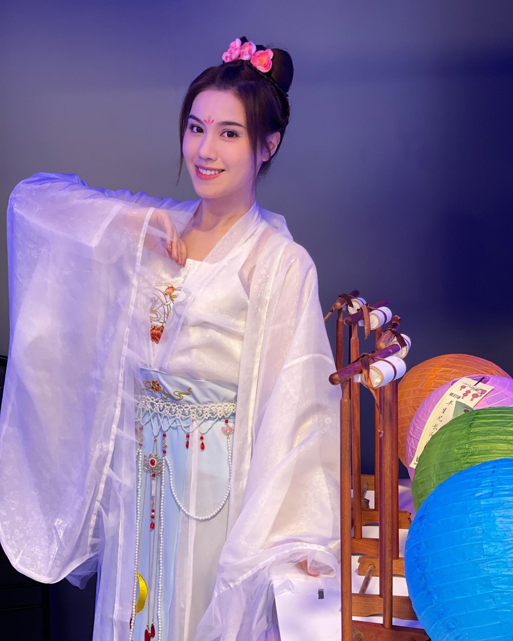 宋宛穎以古裝造型登上《中國好聲音》舞台。