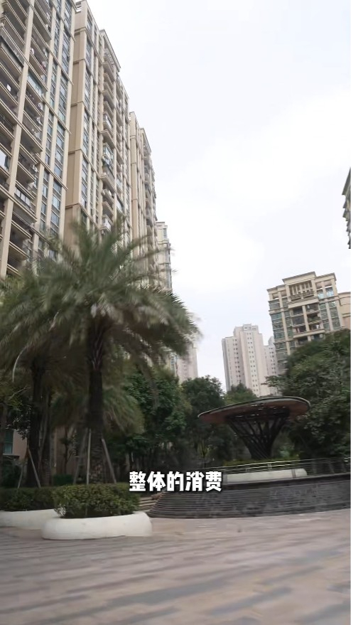 吳若希曾表示,選擇該區的其中一個原因是整體消費水平較低。