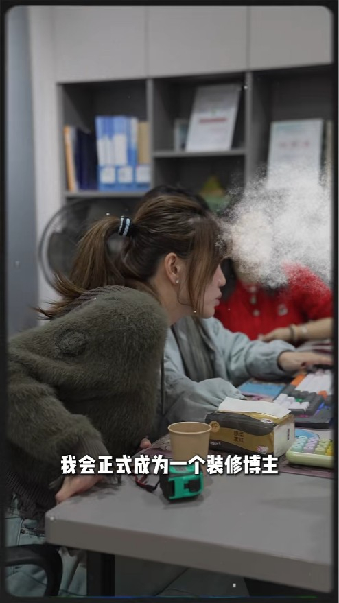 吳若希事事親力親為,認真規劃新居的裝修細節。