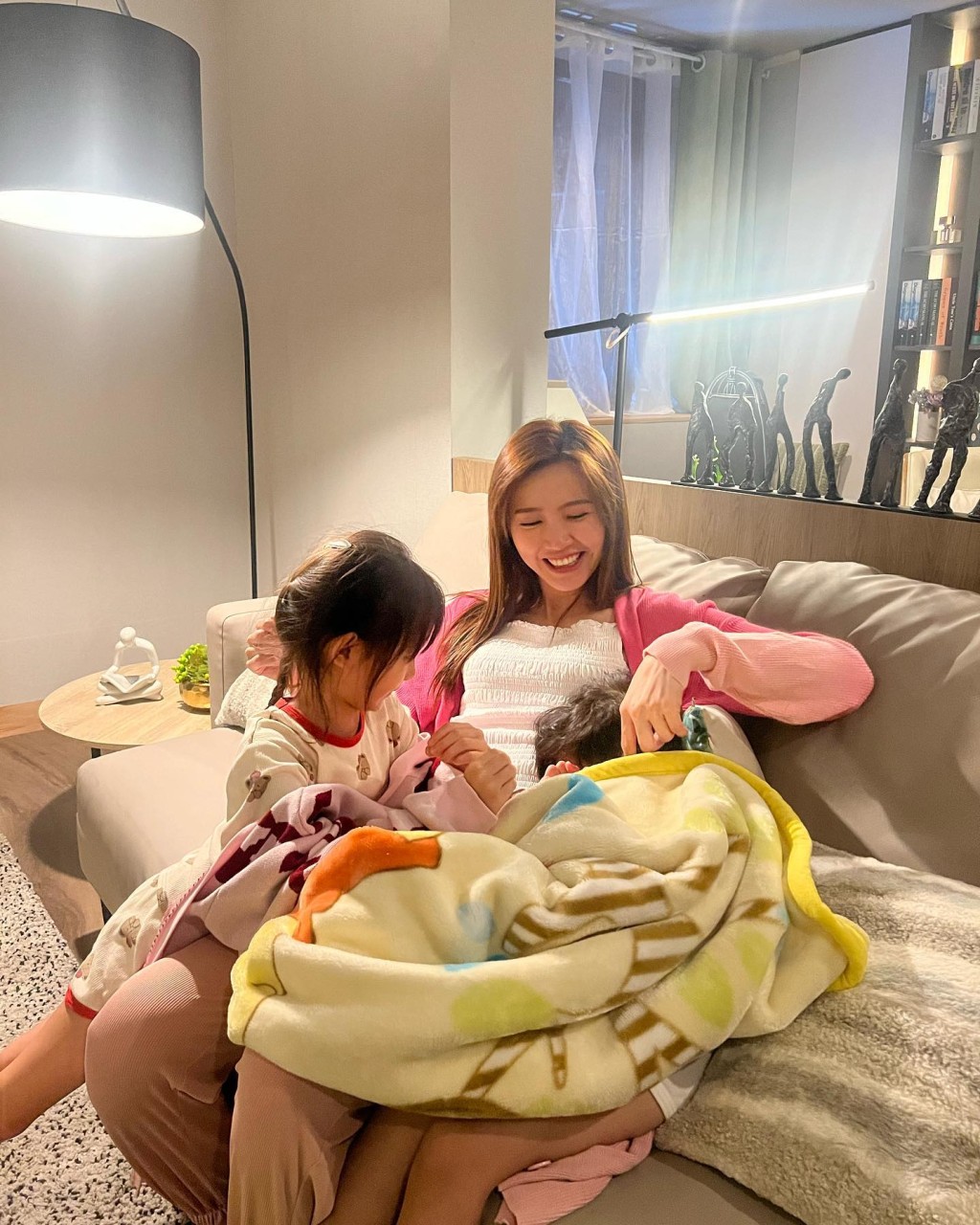 吳若希在IG分享親子照時,通常不會展示女兒的正面。