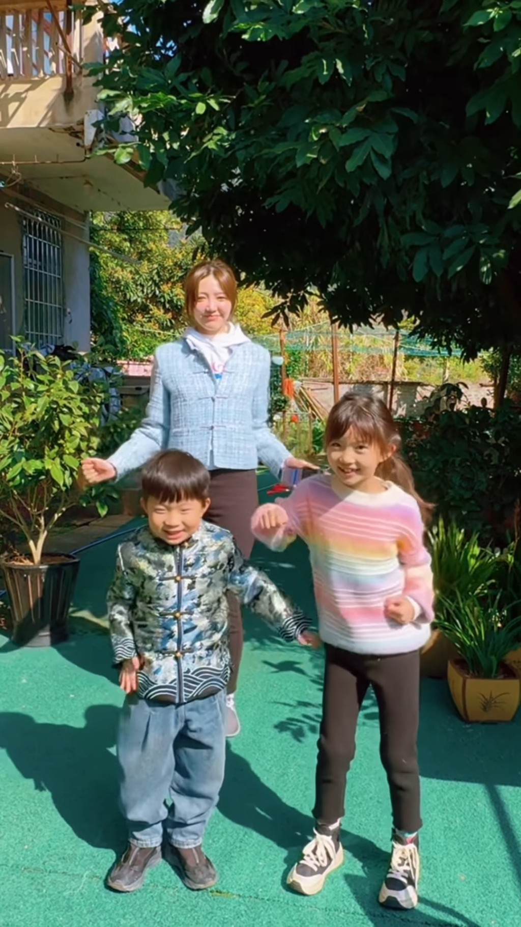 Giselle手長腳長,節奏感好,笑容甜美,被指是「迷你版吳若希」。