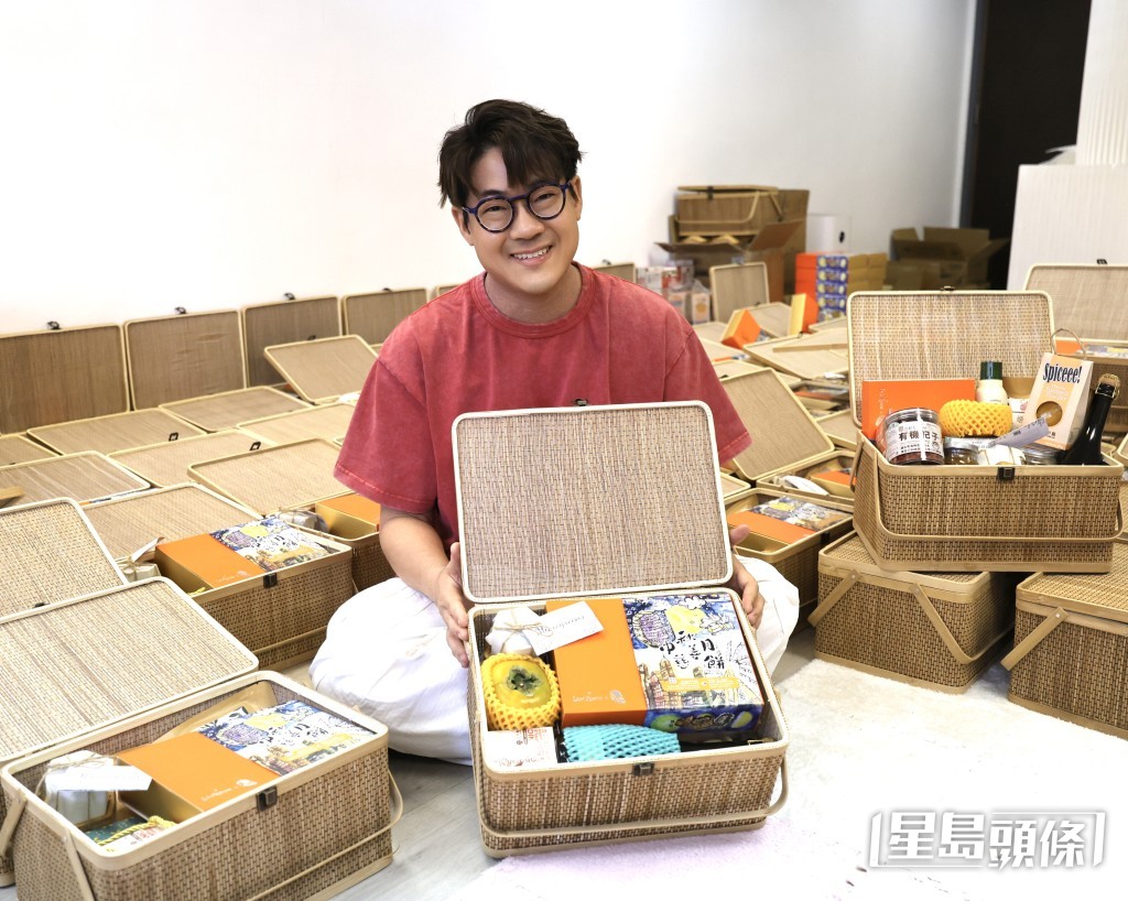 這些月餅來自其歌迷會策動的「十式社企迎中秋」禮籃。