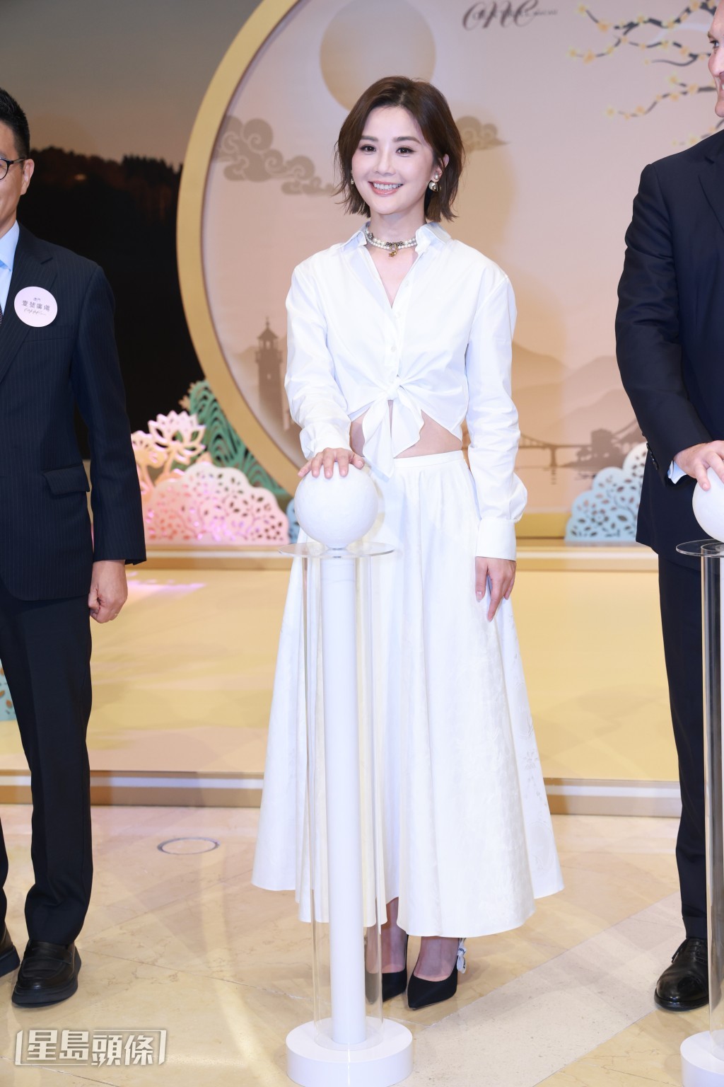 阿Sa現身澳門壹號廣場,為「月映雅園」互動藝術體驗揭幕。