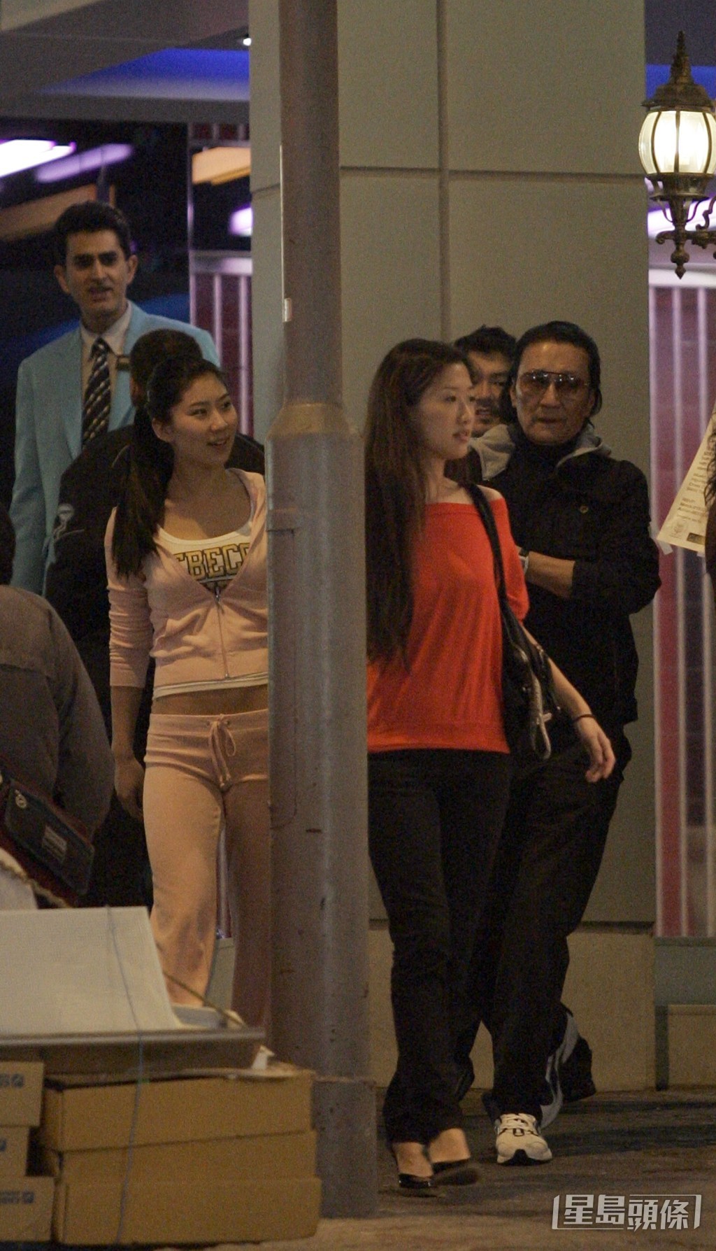 Coco曾與謝賢女兒謝婷婷一同逛街。