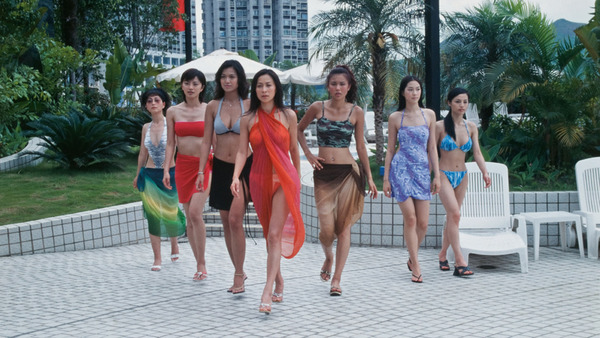 傅天穎曾參演多部港產片，包括《靚女差館》。
