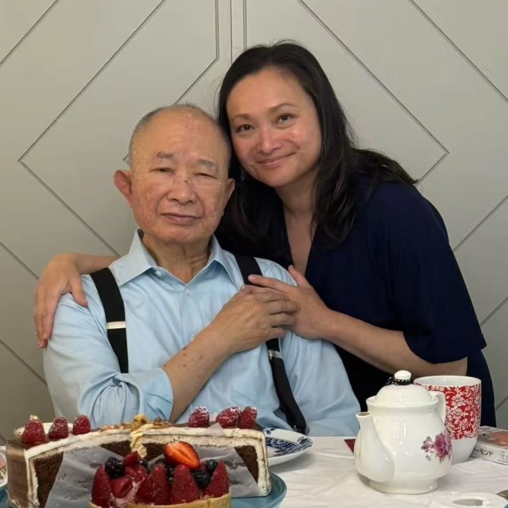 去年9月吳宇森79歲生日時,長女為他慶生,其狀態顯露老態。