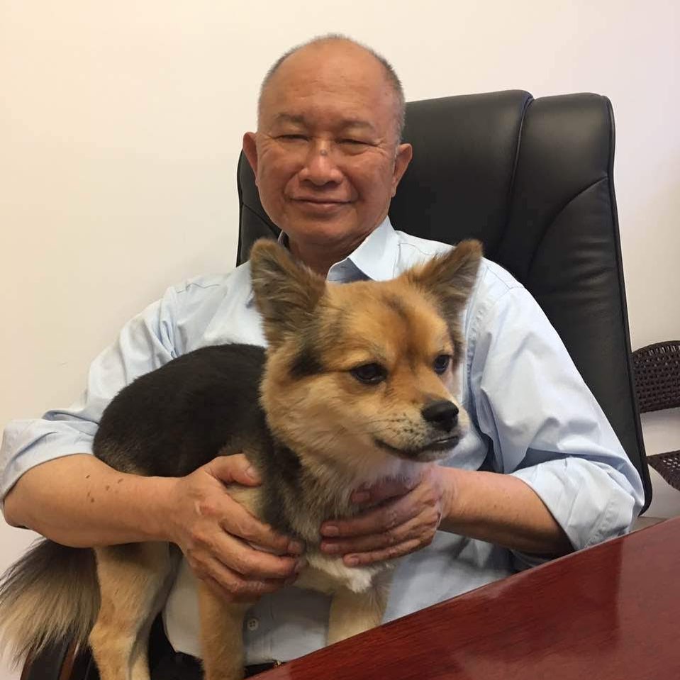由於離家時太匆忙,吳宇森只帶了一件睡衣。