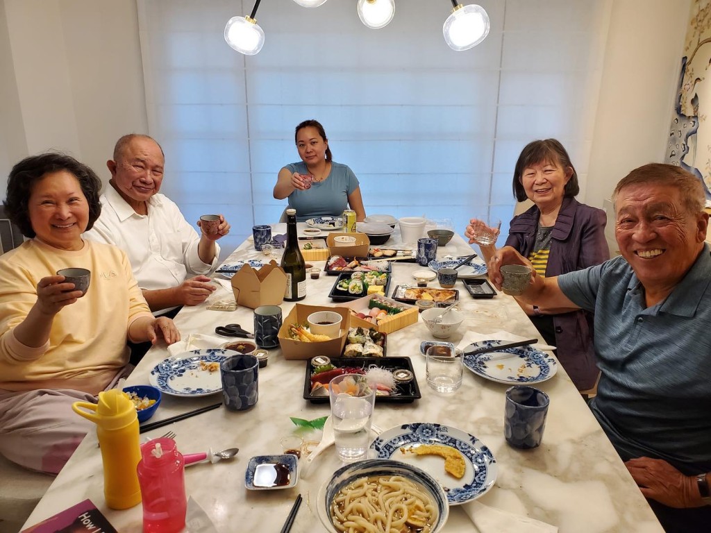 逃離災區後,吳宇森一家暫時到大女家中居住。