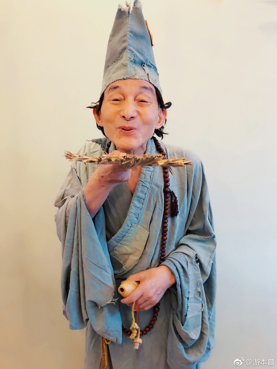 游本昌80年代曾因在電視劇《濟公》出演「濟公」而為人熟識。