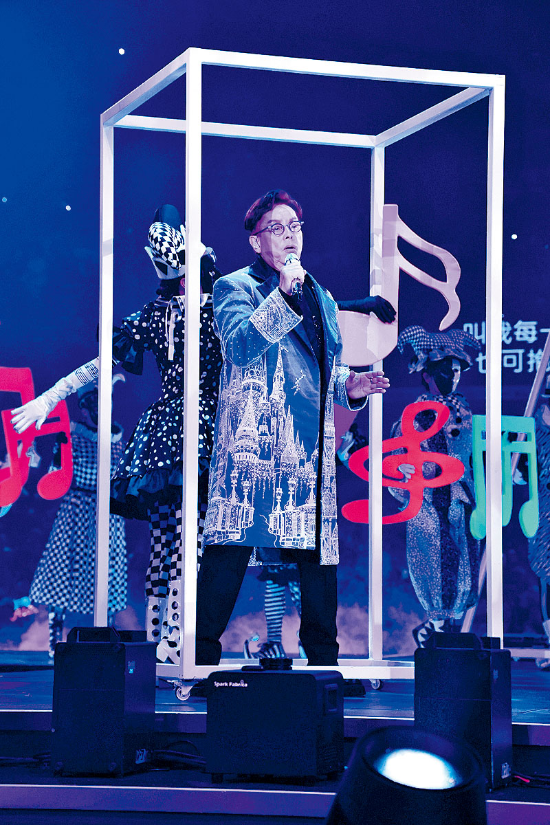演唱最後一曲時,阿倫終忍不住哽咽。