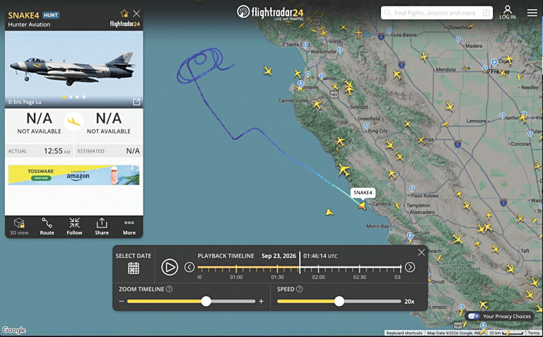MK-58A霍克獵手戰鬥機(小圖)22日晚間在中加州沿海墮海。FlightRadar24