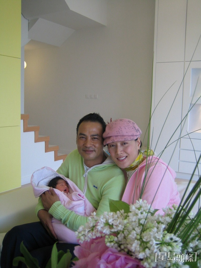 任達華與琦琦在2004年誕下女兒任晴佳。