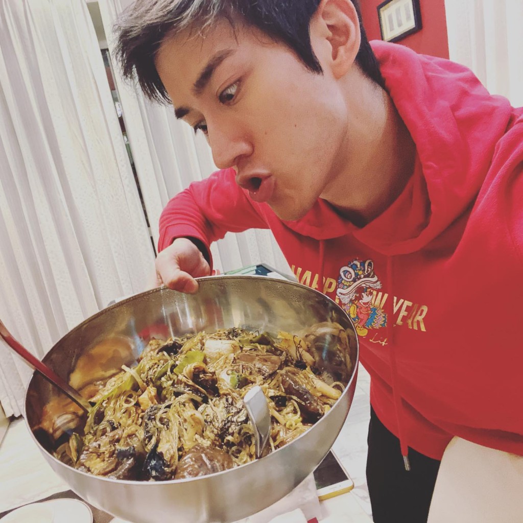 李治廷與母親感情融洽。